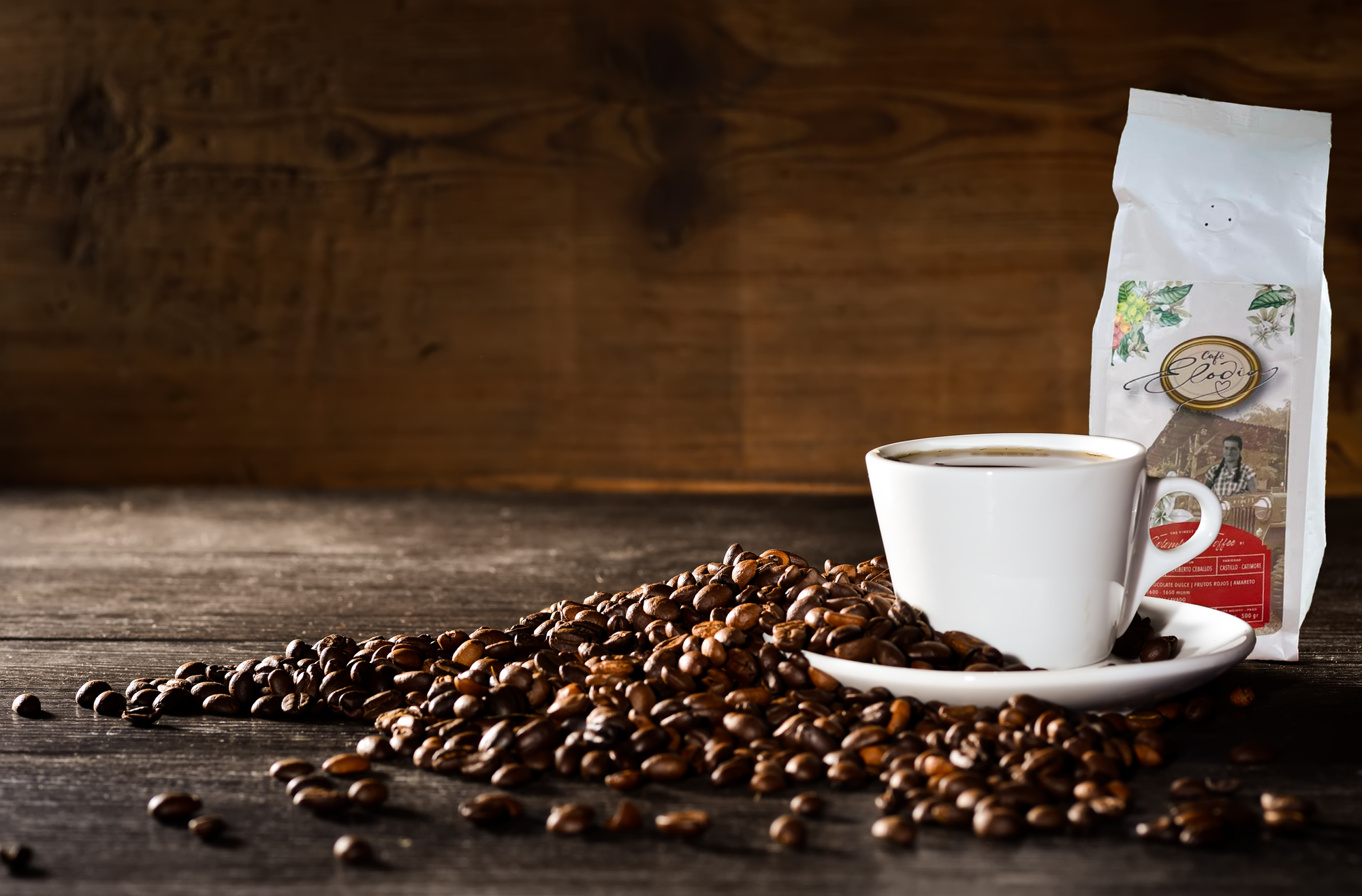 Elodia Coffee Signature Blend â€” taza, bolsa y granos de cafÃ© colombiano